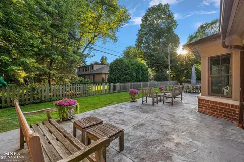 Exterior - 39 Harbor Hl, Grosse Pointe Farms, MI 48236 photo 2 of 6