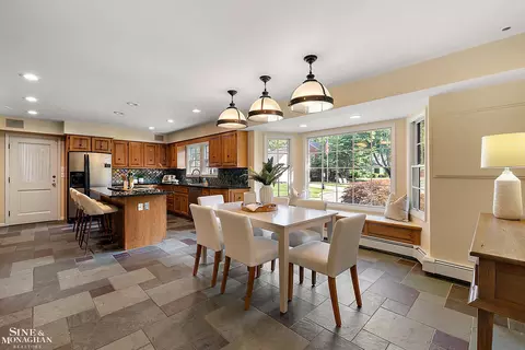 Kitchen - 39 Harbor Hl, Grosse Pointe Farms, MI 48236 photo 1 of 5