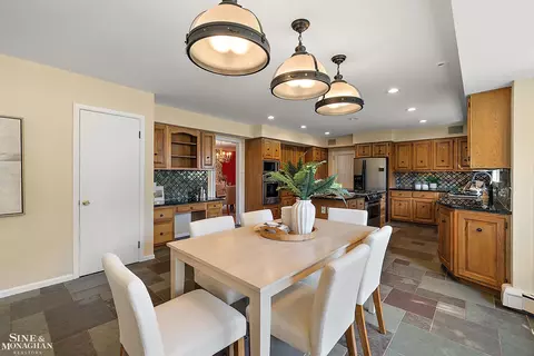 Dining - 39 Harbor Hl, Grosse Pointe Farms, MI 48236 photo 2 of 3
