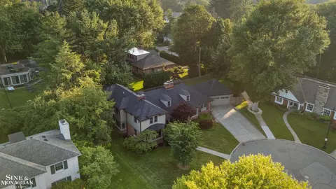 View/Area - 39 Harbor Hl, Grosse Pointe Farms, MI 48236 photo 1 of 2