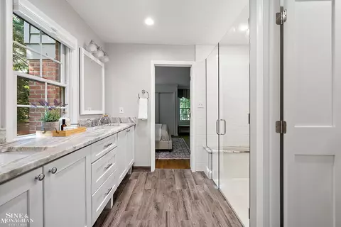 Bath - 39 Harbor Hl, Grosse Pointe Farms, MI 48236 photo 2 of 10