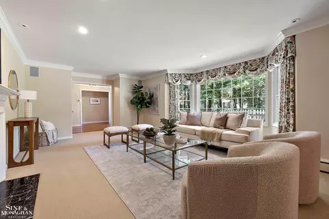 Living - 39 Harbor Hl, Grosse Pointe Farms, MI 48236 photo 1 of 3