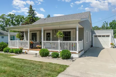 1101 N Scheurmann, Essexville, MI 48732