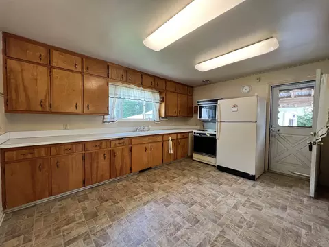 11402 E Potter, Davison, MI 48423 photo 2