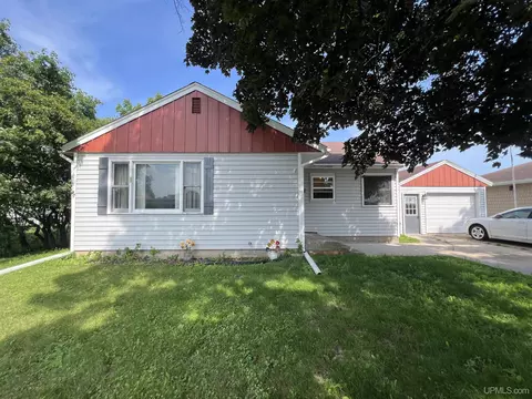 805 S 20th, Escanaba, MI 49829