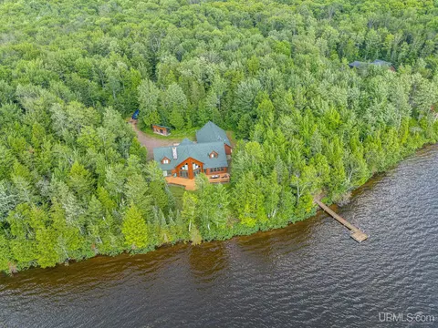 6448 Lakeshore, Wakefield, MI 49968