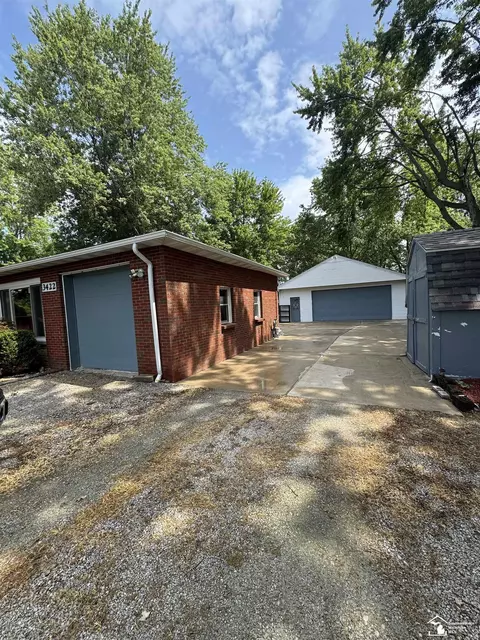 3422 Bluebush, Monroe, MI 48162 photo 2