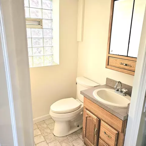 Bath - 17814 Rainbow, Fraser, MI 48026 photo 2 of 2
