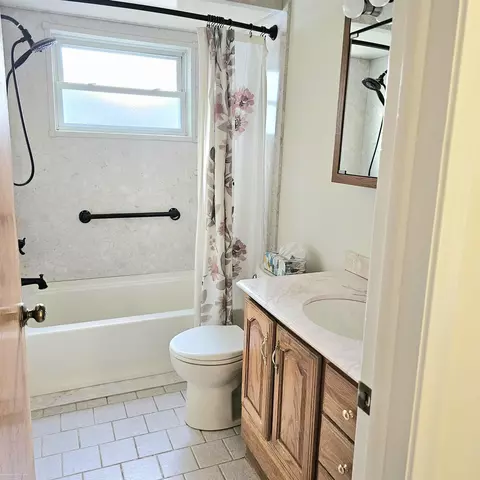 Bath - 17814 Rainbow, Fraser, MI 48026 photo 1 of 2