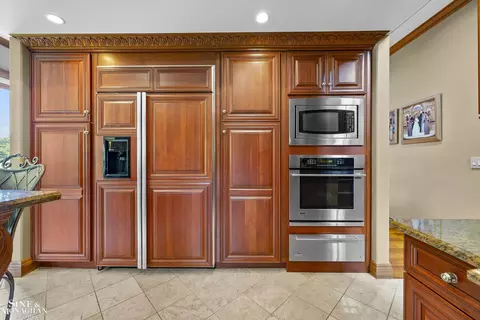 Kitchen - 404 Linkside, Saint Clair, MI 48079 photo 5 of 7