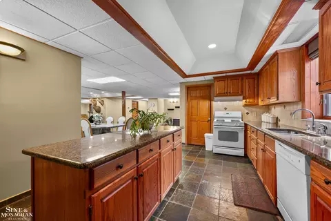 Kitchen - 404 Linkside, Saint Clair, MI 48079 photo 7 of 7