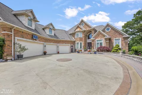 Exterior - 404 Linkside, Saint Clair, MI 48079 photo 3 of 11