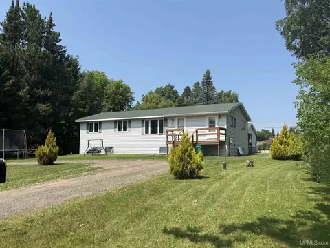 141 W W Ter, Marquette, MI 49855
