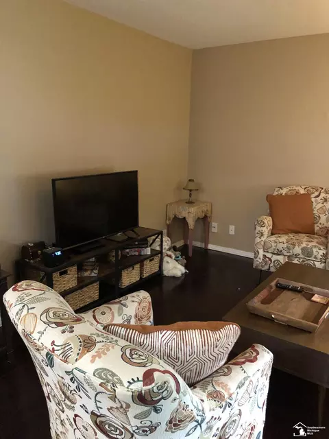 Living - 8095 Oak, Taylor, MI 48180 photo 1 of 2