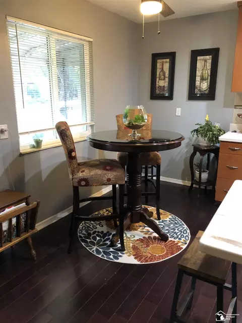 Dining - 8095 Oak, Taylor, MI 48180 photo 1 of 1