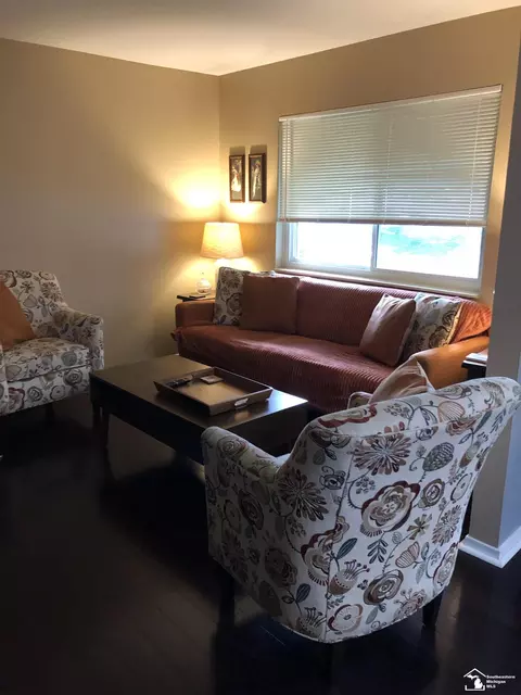 Living - 8095 Oak, Taylor, MI 48180 photo 2 of 2