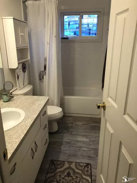 Bath - 8095 Oak, Taylor, MI 48180 photo 1 of 2