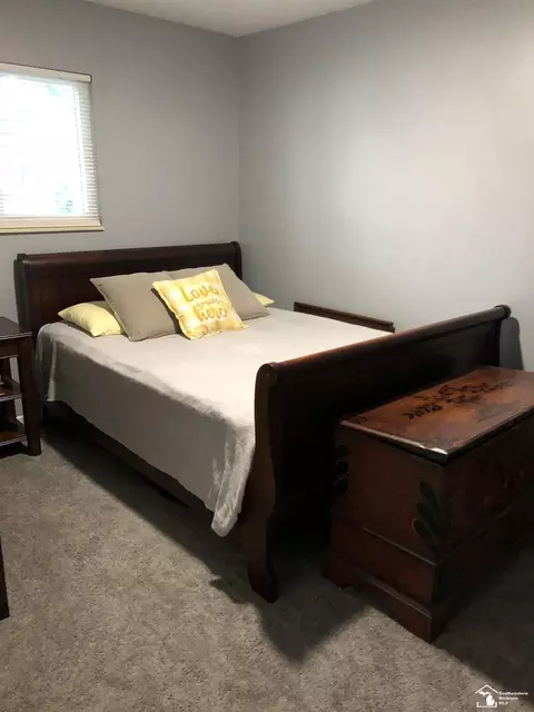 Bedroom - 8095 Oak, Taylor, MI 48180 photo 1 of 2