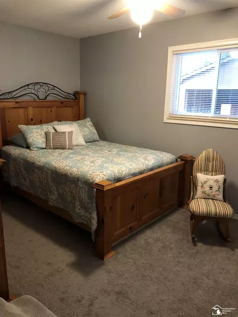 Bedroom - 8095 Oak, Taylor, MI 48180 photo 2 of 2
