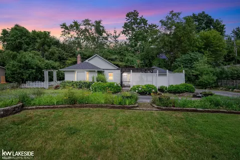 2341 Hester, Keego Harbor, MI 48320