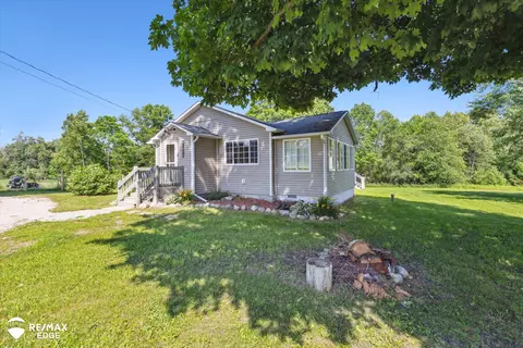 1252 Marion Ctr, Charlevoix, MI 49720
