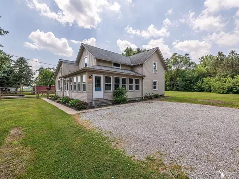 2461 Maple, Ida, MI 48140
