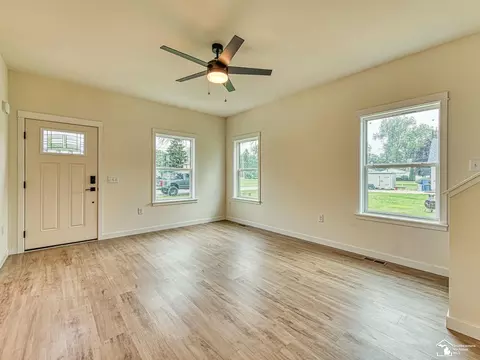 Living - 15604 Pine, Monroe, MI 48161 photo 4 of 4