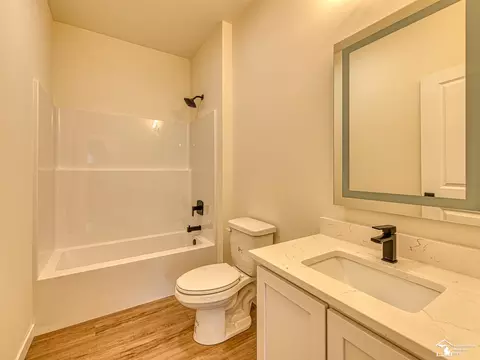 Bath - 15604 Pine, Monroe, MI 48161 photo 3 of 4
