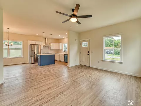 Living - 15604 Pine, Monroe, MI 48161 photo 3 of 4
