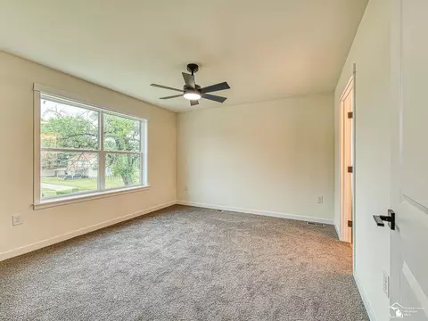 Bedroom - 15604 Pine, Monroe, MI 48161 photo 7 of 10