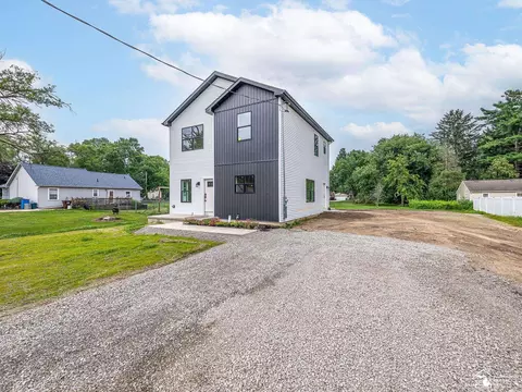 Exterior - 15604 Pine, Monroe, MI 48161 photo 3 of 8