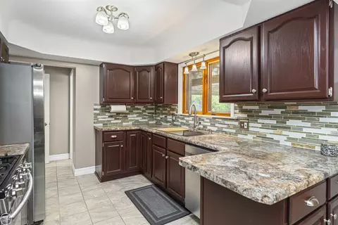Kitchen - 23209 Harrellson, Macomb, MI 48042 photo 2 of 5