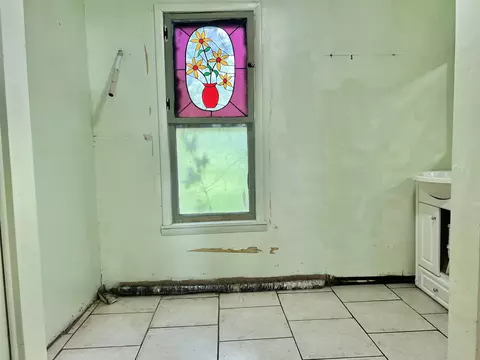 Bath - 218 E Rising, Davison, MI 48423 photo 2 of 3