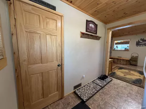 Entry Way - 2597 Co Rd Ggt, Ishpeming, MI 49849 photo 1 of 6