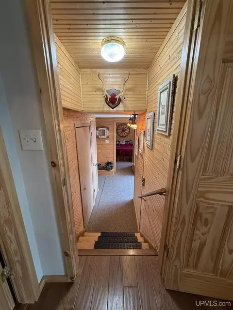 Entry Way - 2597 Co Rd Ggt, Ishpeming, MI 49849 photo 2 of 6