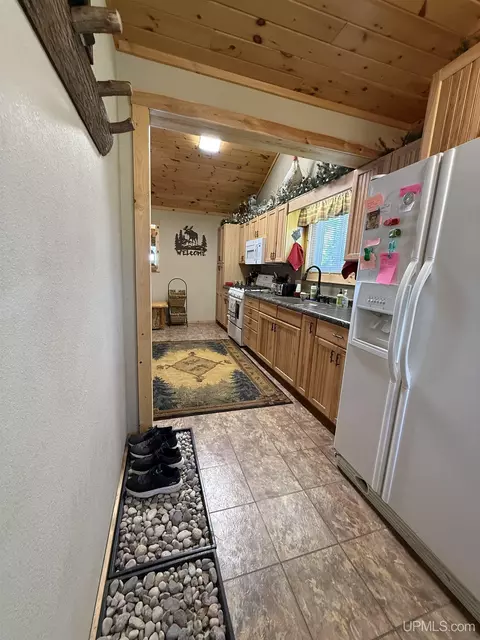 Kitchen - 2597 Co Rd Ggt, Ishpeming, MI 49849 photo 1 of 4