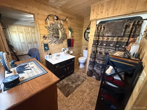 Bath - 2597 Co Rd Ggt, Ishpeming, MI 49849 photo 2 of 6