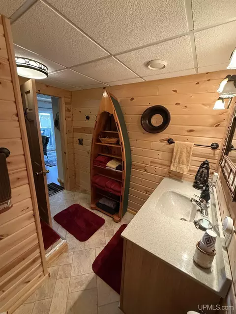 Bath - 2597 Co Rd Ggt, Ishpeming, MI 49849 photo 3 of 6