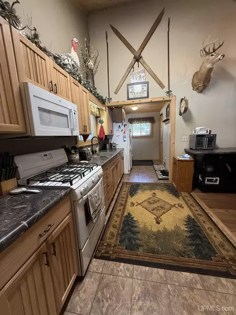 Kitchen - 2597 Co Rd Ggt, Ishpeming, MI 49849 photo 4 of 4