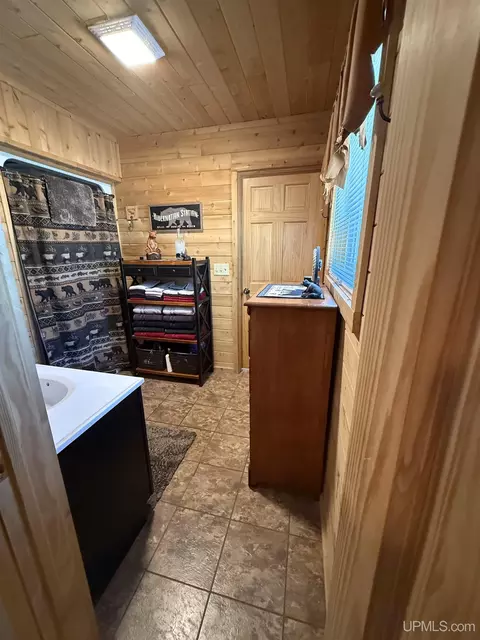 Bath - 2597 Co Rd Ggt, Ishpeming, MI 49849 photo 1 of 6