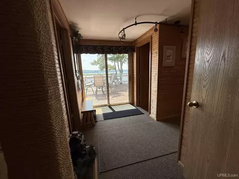 Entry Way - 2597 Co Rd Ggt, Ishpeming, MI 49849 photo 4 of 6
