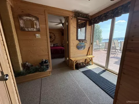 Entry Way - 2597 Co Rd Ggt, Ishpeming, MI 49849 photo 3 of 6