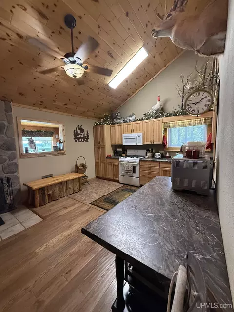 Kitchen - 2597 Co Rd Ggt, Ishpeming, MI 49849 photo 3 of 4