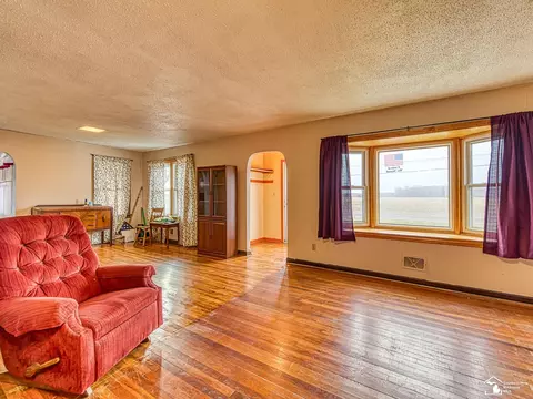 Living - 3610 Stewart, Monroe, MI 48162 photo 6 of 9