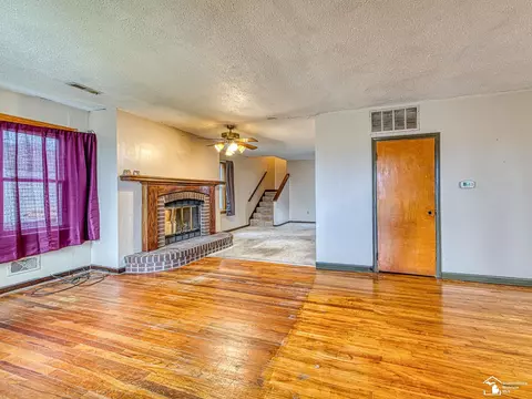 Living - 3610 Stewart, Monroe, MI 48162 photo 1 of 9