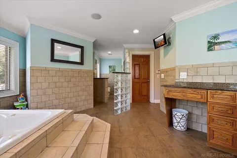 Bath - 15975 E 14 Mile, Fraser, MI 48026 photo 6 of 8