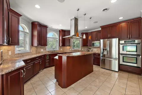 Kitchen - 15975 E 14 Mile, Fraser, MI 48026 photo 3 of 4