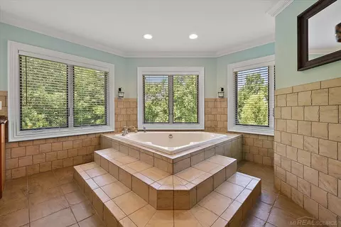 Bath - 15975 E 14 Mile, Fraser, MI 48026 photo 5 of 8