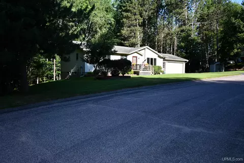 18 W Sandwood, Marquette, MI 49855