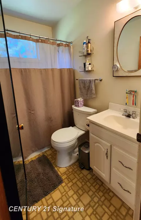 Bath - 10320 Frances, Flushing, MI 48433 photo 2 of 2